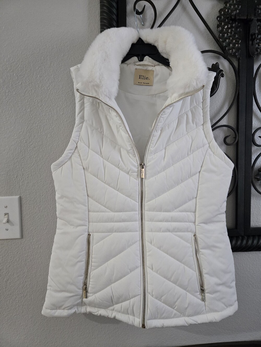 Elie Tahari White Quilted Faux-Fur Collar Vest